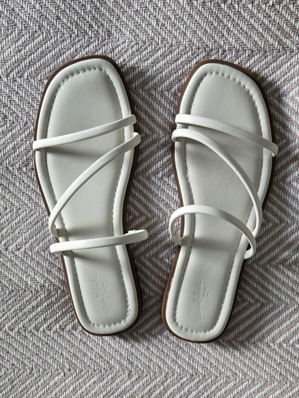 Universal Thread Women's Louie Casual Slip On Strappy Slide Sandals - White - 9